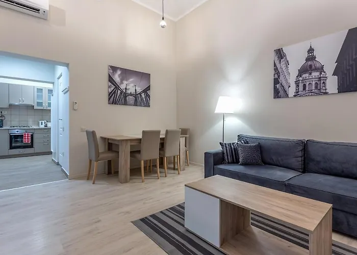 Goldcentral Apartment Akacfa-Next To Mazel Tov-Brilliant Location